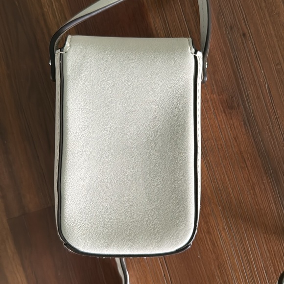 Tory Burch NWOT - Never used crossbody cream color - Picture 3 of 4